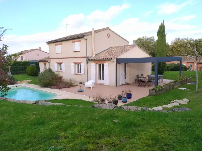 Installation d'un carport et d'une pergola bioclimatique à côté de Toulouse